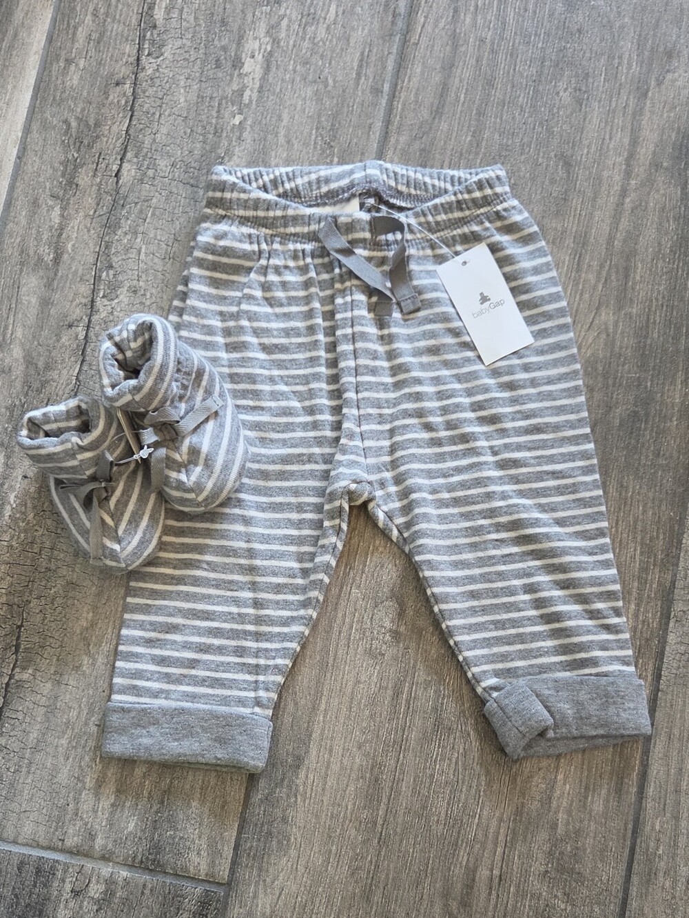GAP Baby NWT 0-3 Month Gray Striped Pants and Booties